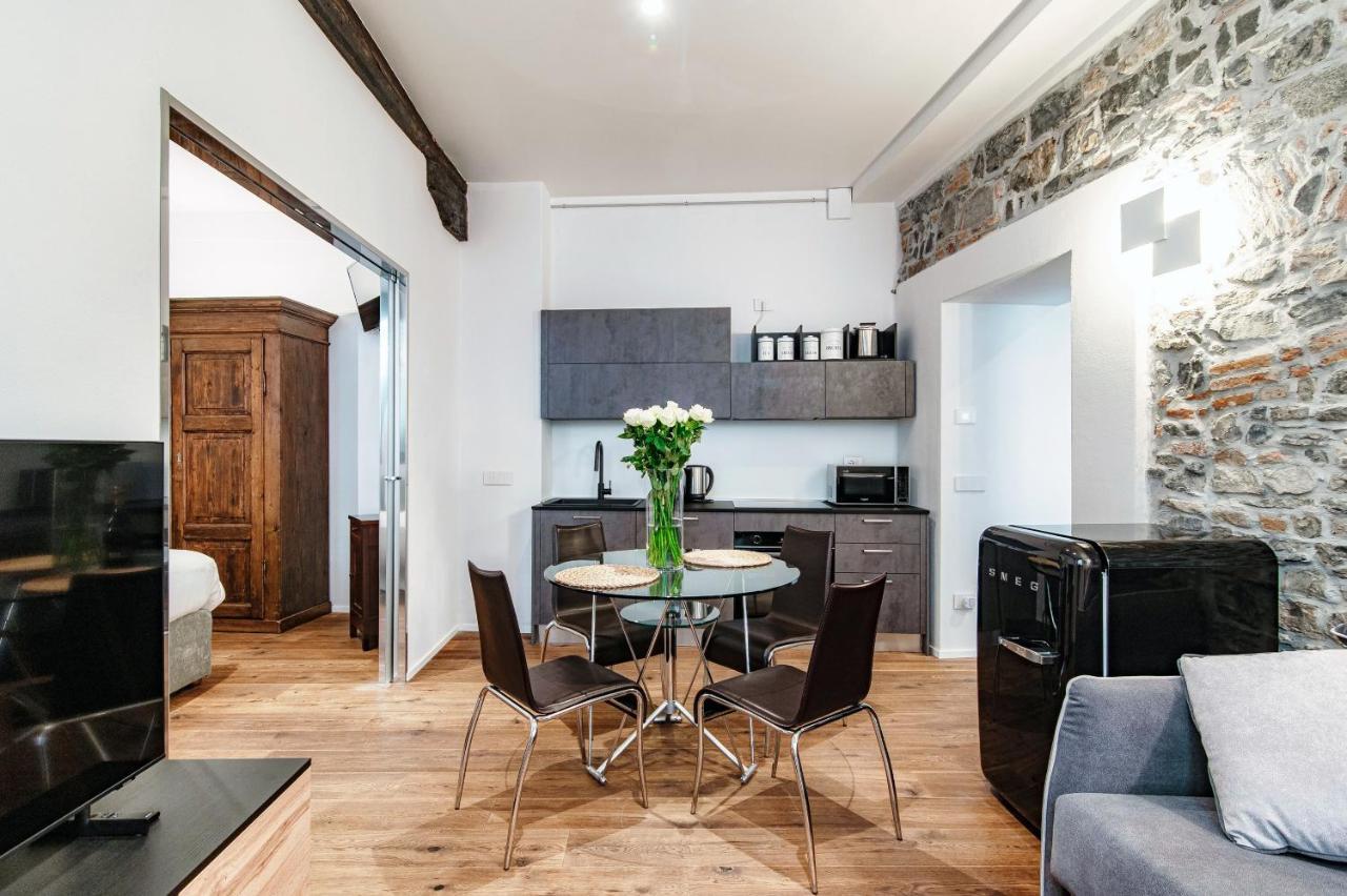 Suite Lo Storico - The House Of Travelers Como Exterior foto