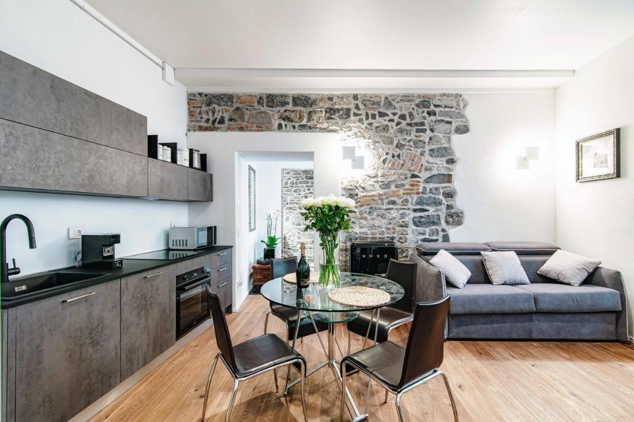 Suite Lo Storico - The House Of Travelers Como Exterior foto