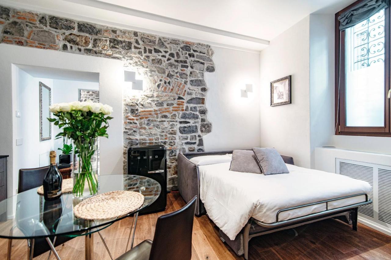Suite Lo Storico - The House Of Travelers Como Exterior foto