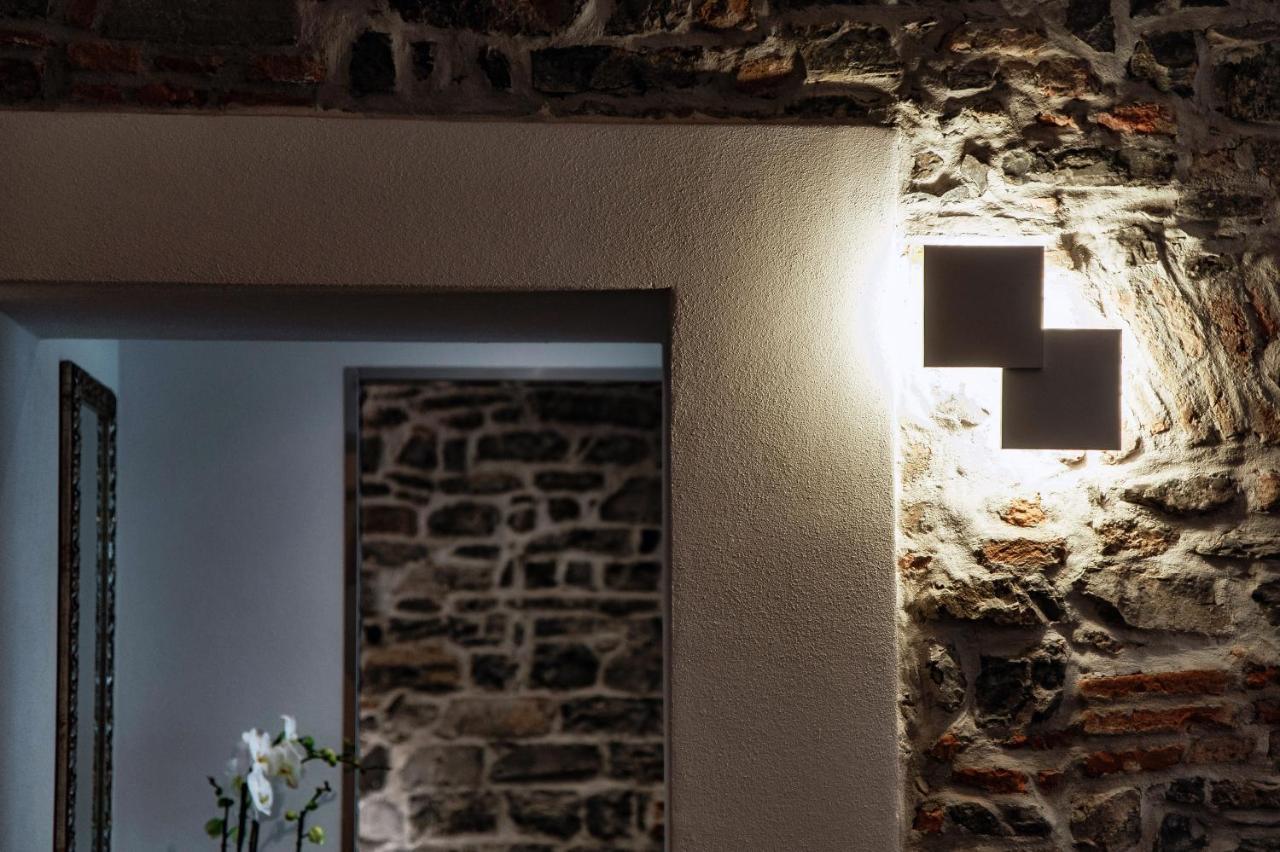 Suite Lo Storico - The House Of Travelers Como Exterior foto
